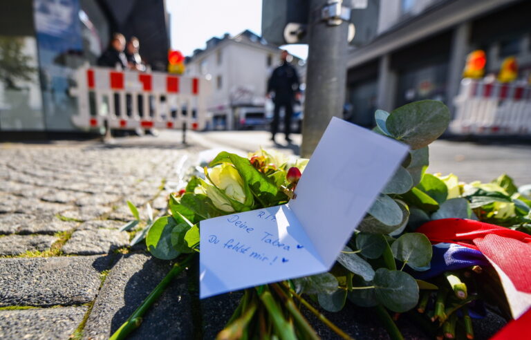 epa11562439 Flowers on a sidewalk in the city center near the crime scene after a knife attack last night during the city festival in Solingen, Germany, 24 August 2024. A man stabbed passers-by at random with a knife at the city festival in Solingen. Three people have been killed and several injured in a knife attack at a town festival in Solingen. The police are calling it an attack and have issued a major alert. The perpetrator is on the run. EPA/Volker Hartmann.