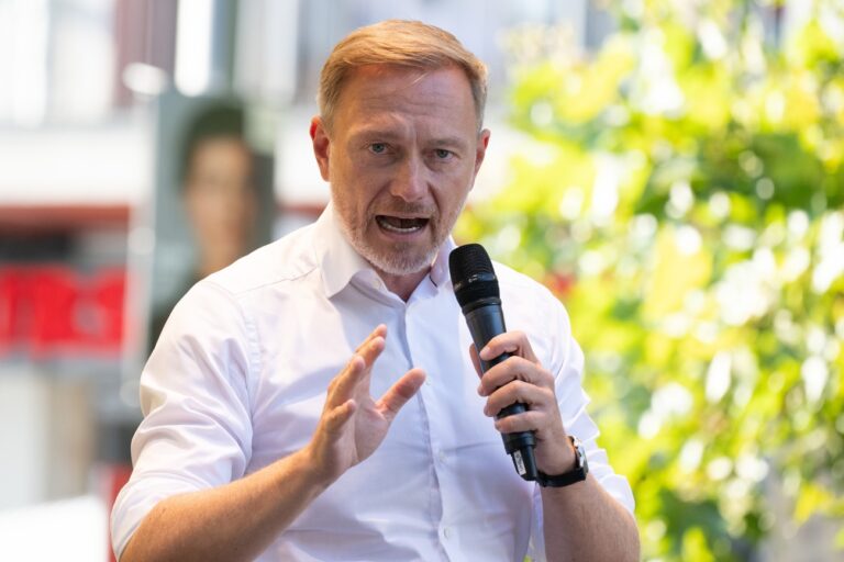 27.08.2024, Sachsen, Dresden: Christian Lindner, FDP-Bundesvorsitzender, spricht bei einer Wahlkampfveranstaltung seiner Partei. Am 01. September 2024 wird in Sachsen ein neuer Landtag gewählt. Foto: Sebastian Kahnert/dpa +++ dpa-Bildfunk +++ (KEYSTONE/DPA/Sebastian Kahnert)