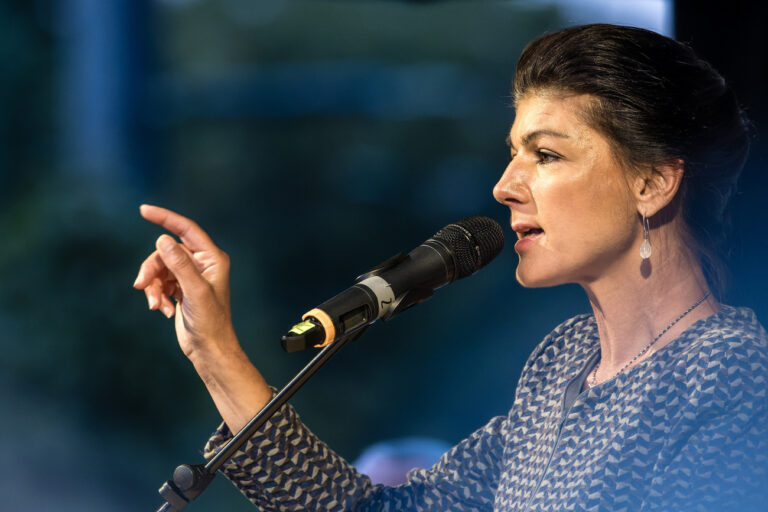 «Weniger Zuspruch als Tierschutzpartei»: Wagenknecht fordert FDP zum Ausstieg aus Ampel-Koalition auf. Es sei Zeit, «die Reissleine zu ziehen»