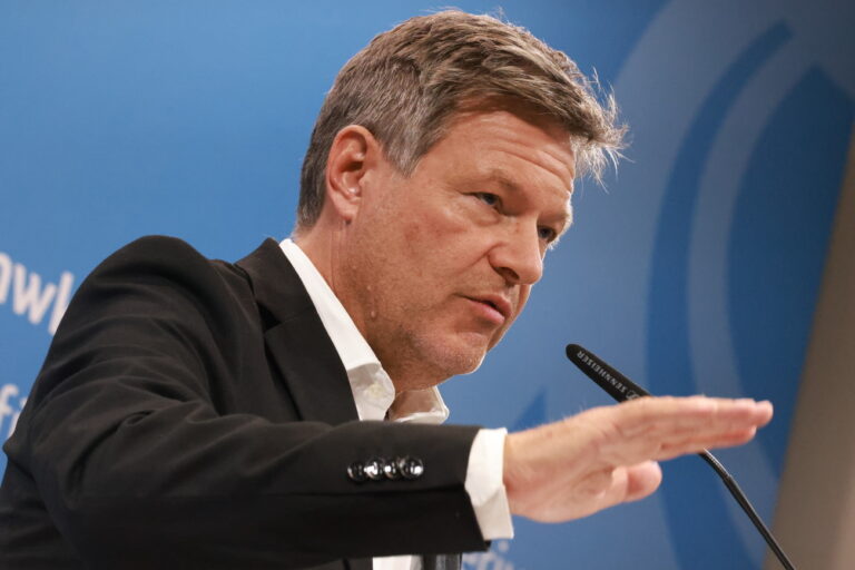 epa11621015 German Minister for Economy and Climate Robert Habeck speaks during a press conference at the Economy Ministry in Berlin, Germany, 23 September 2024. German Minister for Economy and Climate Robert Habeck addressed a press conference after talks with representatives of the automotive industry. EPA/CLEMENS BILAN