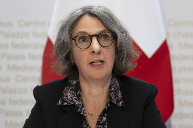 Anne Levy, Direktorin BAG spricht an einer Medienkonferenz ueber die Krankenkassen Praemien 2025, am Donnerstag, 26. September 2024, in Bern. (KEYSTONE/Peter Schneider)