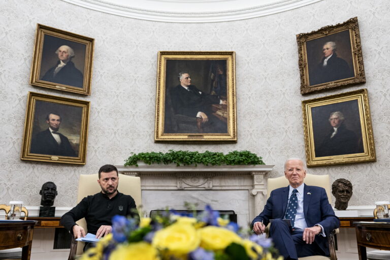 epa11626870 US President Joe Biden (R) and Ukrainian President Volodymyr Zelensky (L), during a meeting in the Oval Office of the White House in Washington, DC, USA, 26 September 2024. President Biden on 26 September announced a 2.4 billion Dollars in military assistance to Ukraine and plans to convene a leader-level meeting of key allies to coordinate additional support when he visits Germany next month. EPA/ALEXANDER DRAGO / POOL