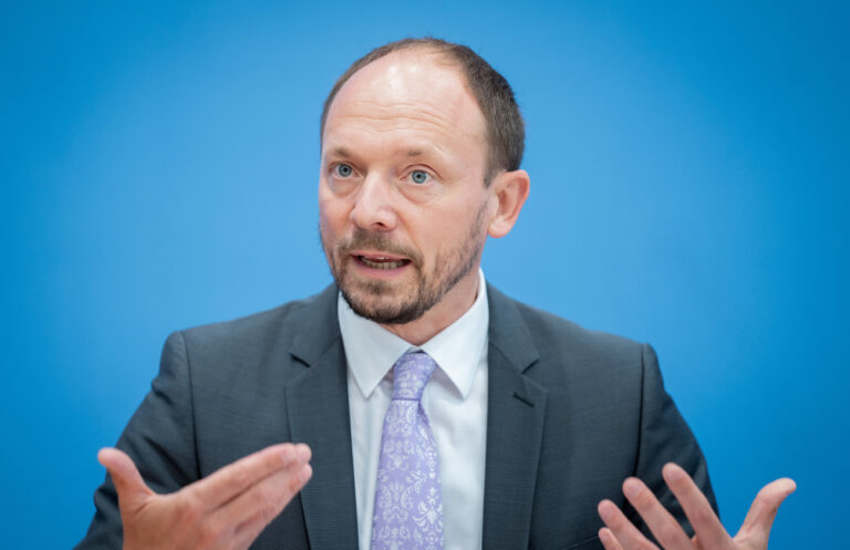 ARCHIV - 07.07.2021, Berlin: Marco Wanderwitz, Ostbeauftragter der Bundesregierung, stellt den Jahresbericht der Bundesregierung zum Stand der deutschen Einheit 2021 vor. (zu dpa: «Wanderwitz: AfD-Verbotsverfahren nötig») Foto: Kay Nietfeld/dpa +++ dpa-Bildfunk +++ (KEYSTONE/DPA/Kay Nietfeld)