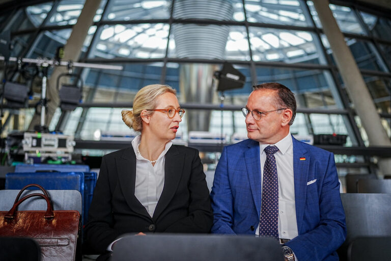 ARCHIV - 24.09.2024, Berlin: Alice Weidel, Fraktionsvorsitzende der AfD, und Tino Chrupalla, AfD-Bundesvorsitzender und Fraktionsvorsitzender der AfD, warten auf ihr Pressestatement zur Sitzung der AfD-Bundestagsfraktion. (zu dpa: «Absprache der AfD-Spitze: Weidel soll Kanzlerkandidatin sein») Foto: Kay Nietfeld/dpa +++ dpa-Bildfunk +++ (KEYSTONE/DPA/Kay Nietfeld)