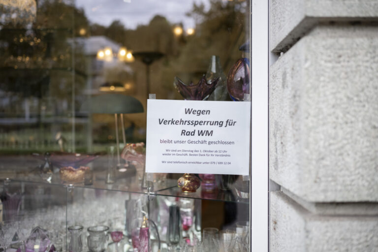 A closed business during the 2024 UCI Road and Para-cycling Road World Championships in Zurich, Switzerland on Friday, September 27, 2024. (KEYSTONE/Ennio Leanza)