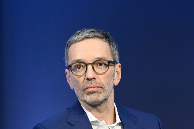 ABD0343_20240929 - ÖSTERREICH-WEIT - ÖSTERREICH-WEIT: Herbert Kickl (FPÖ) am Sonntag, 29. September 2024, in der Wahlzentrale im Parlament in Wien. - FOTO: APA/HELMUT FOHRINGER