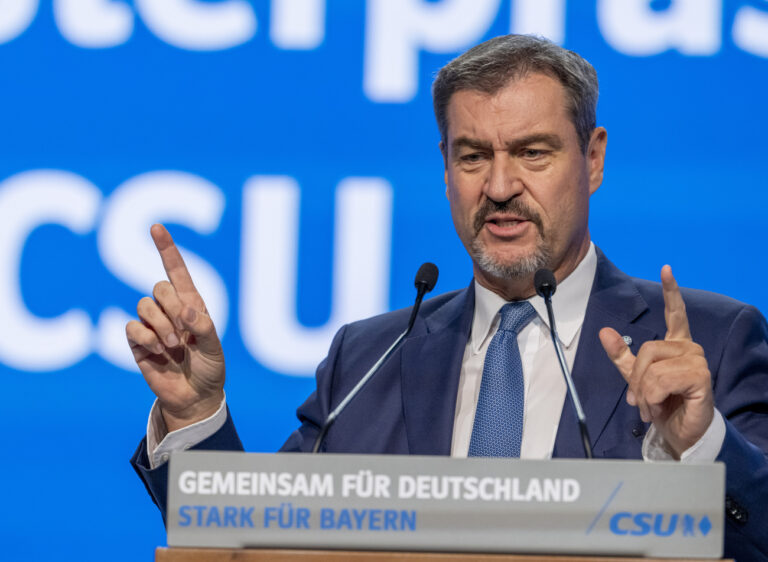 11.10.2024, Bayern, Augsburg: Markus Söder, Vorsitzender der CSU, spricht auf dem Parteitag der CSU. (zu dpa: «Söder: Nein zu Schwarz-Grün und Nein zu BSW auf Bundesebene») Foto: Peter Kneffel/dpa +++ dpa-Bildfunk +++ (KEYSTONE/DPA/Peter Kneffel)