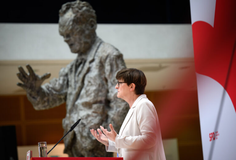 14.10.2024, Berlin: Saskia Esken, Vorsitzende der SPD, äußert sich bei einer Pressekonferenz nach der Klausurtagung des SPD-Bundesvorstands zur Vorbereitung der Bundestagswahl 2025 im Willy-Brandt-Haus. Foto: Bernd von Jutrczenka/dpa +++ dpa-Bildfunk +++ (KEYSTONE/DPA/Bernd von Jutrczenka)