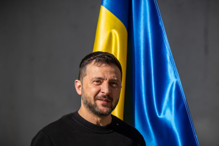 11.10.2024, Berlin: Wolodymyr Selenskyj, Präsident der Ukraine, nimmt an einem Pressestatement im Bundeskanzleramt teil. Der ukrainische Präsident Selenskyj ist zu einem eintägigen Besuch in Deutschland. (zu dpa: «Selenskyjs «Siegesplan»: Sofortige Einladung in Nato») Foto: Michael Kappeler/dpa +++ dpa-Bildfunk +++ (KEYSTONE/DPA/Michael Kappeler)