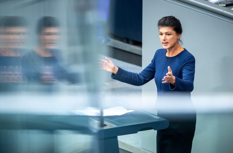 16.10.2024, Berlin: Sahra Wagenknecht, (BSW Bündnis Sahra Wagenknecht), BSW Bundesvorsitzende, spricht nach einer Regierungserklärung von Kanzler Scholz zum EU-Gipfel im Bundestag. Foto: Michael Kappeler/dpa +++ dpa-Bildfunk +++ (KEYSTONE/DPA/Michael Kappeler)