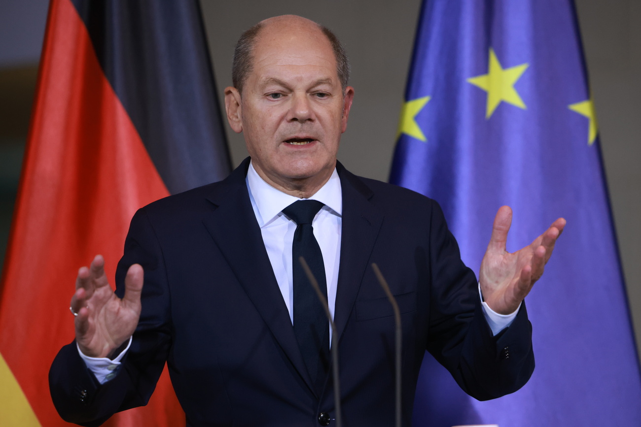 epa11701098 German Chancellor Olaf Scholz speaks during a press conference at the Chancellery in Berlin, Germany, 04 November 2024. German Chancellor Olaf Scholz and NATO Secretary-General Rutte met for bilateral talks. EPA/CLEMENS BILAN