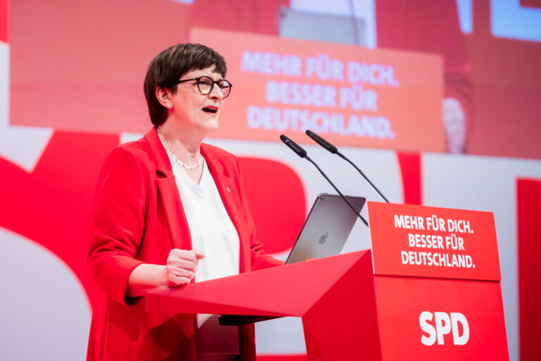 epa11818652 Social Democratic Party (SPD) co-chairwoman Saskia Esken delivers a speech at the convention of Germany's Social Democratic Party (SPD) in Berlin, Germany, 11 January 2025. The SPD kicks off the critical phase of the election campaign and officially elects Olaf Scholz as its candidate for chancellor in the general elections to be held on 23 February 2025. EPA/CHRISTOPH SOEDER