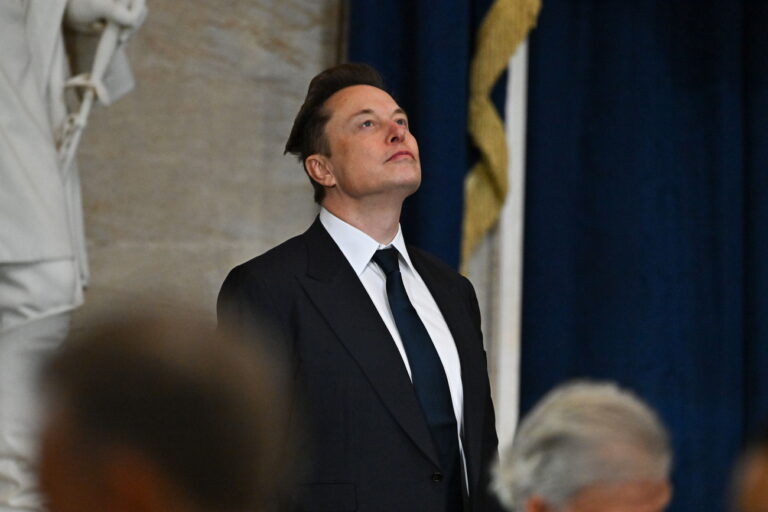 epa11838996 Tesla CEO Elon Musk arrives ahead of the 60th inaugural ceremony where Donald Trump will be sworn in as the 47th president in the US Capitol Rotunda in Washington, DC, USA, 20 January 2025. EPA/RICKY CARIOTI / POOL