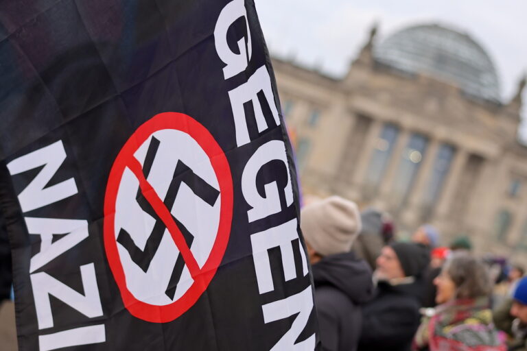 epa11870134 Protesters gather during a rally in front of the Reichstag building in Berlin, Germany, 02 February 2025. People gathered to protest against the Christian Democratic Union's (CDU) cooperation with the far-right Alternative for Germany (AfD) party, after the CDU's motion in the Budestag won a majority with the help of AfD votes. This is a novelty, as the CDU wanted to maintain a so-called 