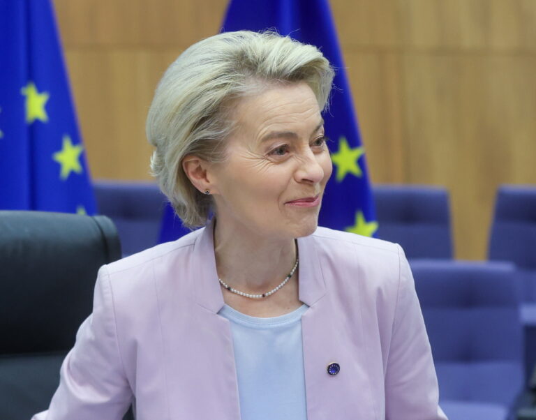 Ursula von der Leyen sei Dank: Porno-App erobert iPhones. Apple ist empört