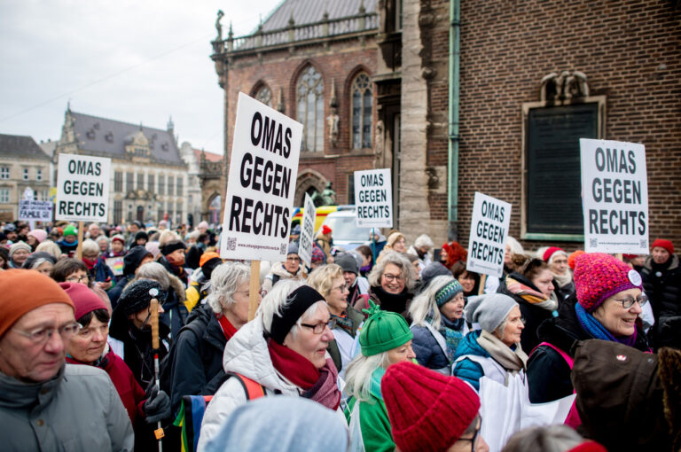 Linke Folklore mit Staatsgeld: Wer finanziert die «Omas gegen rechts»?