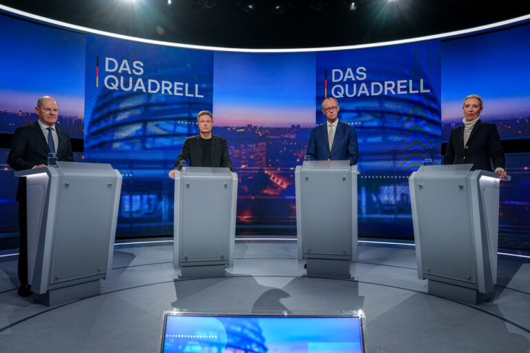 Drei Männer, drei Parteien, eine Seele: Beim TV-Quadrell arbeiteten sich Scholz, Merz und Habeck an Alice Weidel ab