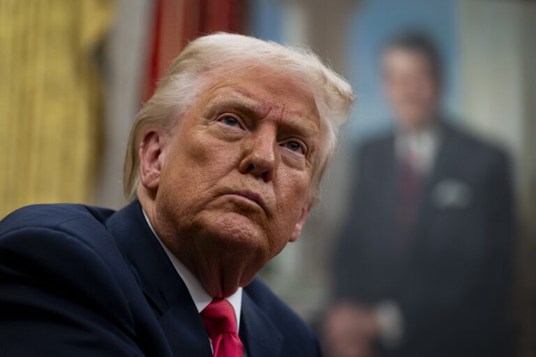 epa11945951 US President Donald Trump in the Oval Office of the White House in Washington, DC, USA, 06 March 2025. Trump signed executive orders to pause tariffs on USMCA trade from Canada and Mexico until 02 April 2025. EPA/AL DRAGO / POOL