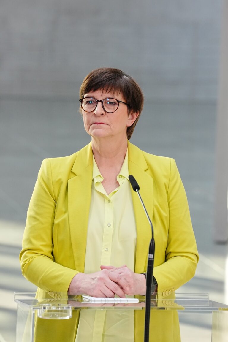 08.03.2025, Berlin: Saskia Esken, SPD-Bundesvorsitzende, nimmt an einer Pressekonferenz nach den Sondierungsgesprächen von Union und SPD im Bundestag teil. CDU, CSU und SPD sondierten ob Koalitionsverhandlungen zu einer Regierungsbildung nach der Bundestagswahl aufgenommen werden können. Foto: Kay Nietfeld/dpa +++ dpa-Bildfunk +++ (KEYSTONE/DPA/Kay Nietfeld)