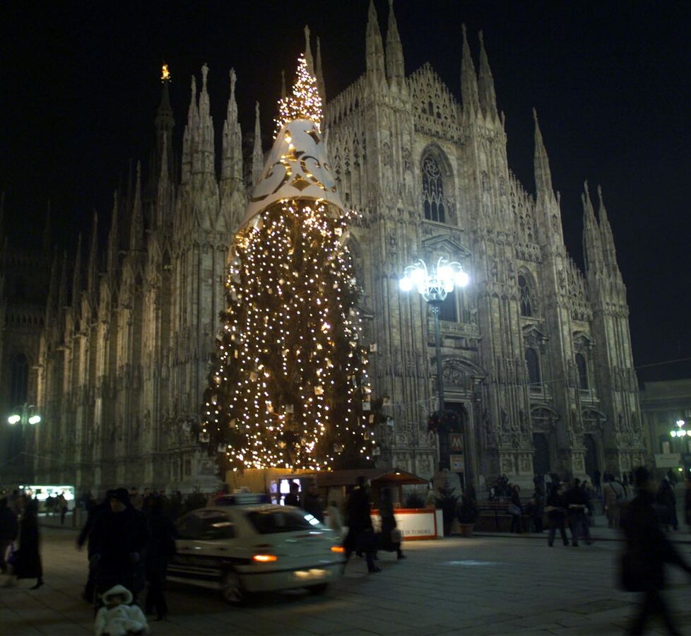 The Christmas tree lights are switched on in Piazza Duomo next to Milan Cathedral late Tuesday 18 December 2001, on the eve of the traditional Christmas concert which will be held here late Wednesday. (KEYSTONE/EPA PHOTO /ANSA/CARLO FERRARO)