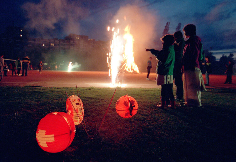 Aufnahmen von der Feier des diesjaehrigen Schweizer Nationalfeiertags in Lausanne am 1.August 1998. (KEYSTONE/Fabrice Coffrini)