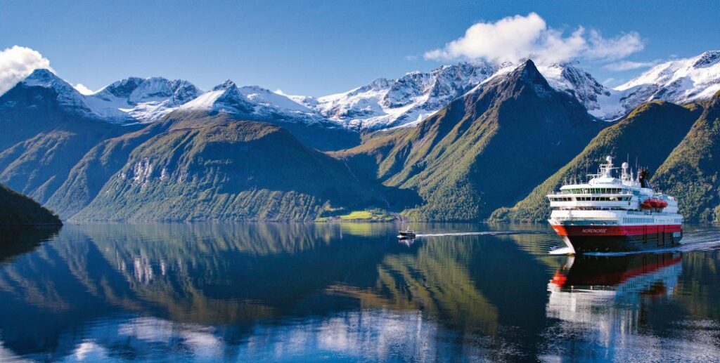 Fjord-Seeing mit dem Postschiff