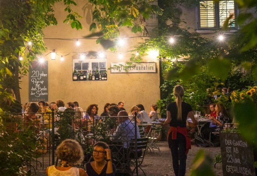 Das Restaurant «Neumarkt» schliesst seine Tore. Die Stadt Zürich musste sich zwischen zwei ihrer Mieter entscheiden. Gegen ein hochsubventioniertes Theater hat eine gewinnorientierte AG schlechte Karten