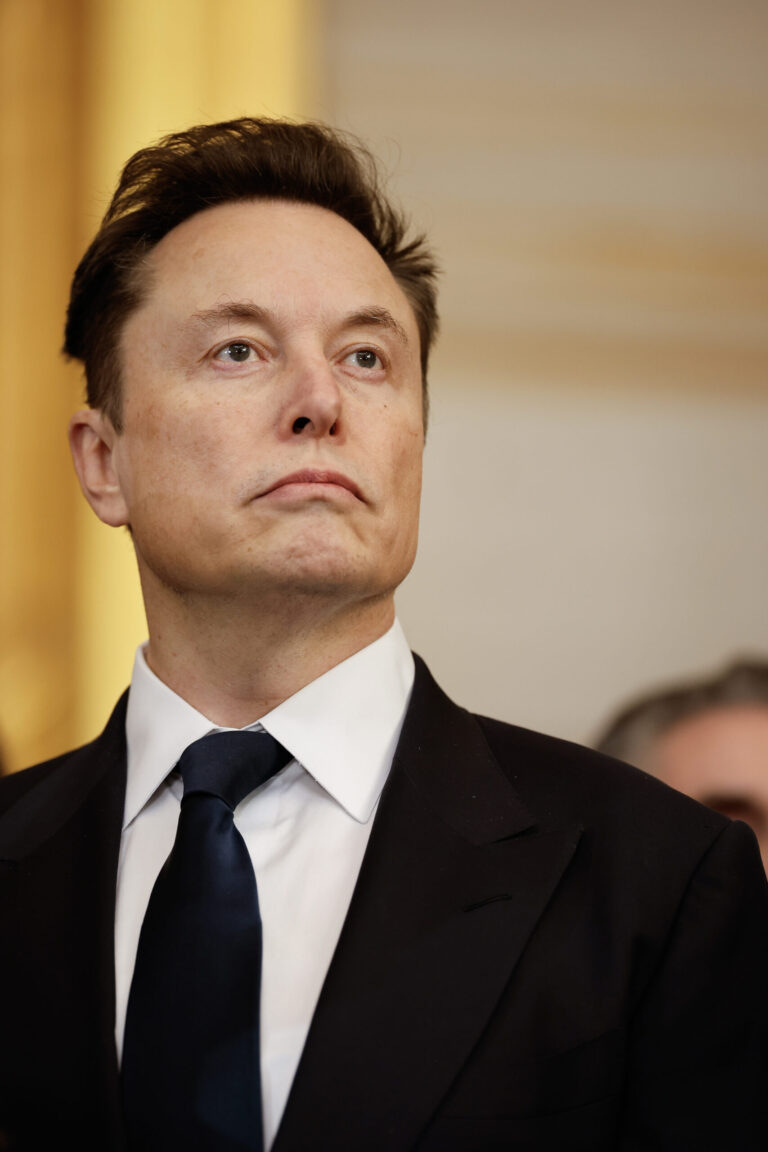 epa11839163 Tesla, SpaceX and X CEO Elon Musk attends the inauguration of U.S. President-elect Donald Trump in the Rotunda of the U.S. Capitol on January 20, 2025 in Washington, DC. Donald Trump takes office for his second term as the 47th president of the United States.  EPA/Chip Somodevilla / POOL