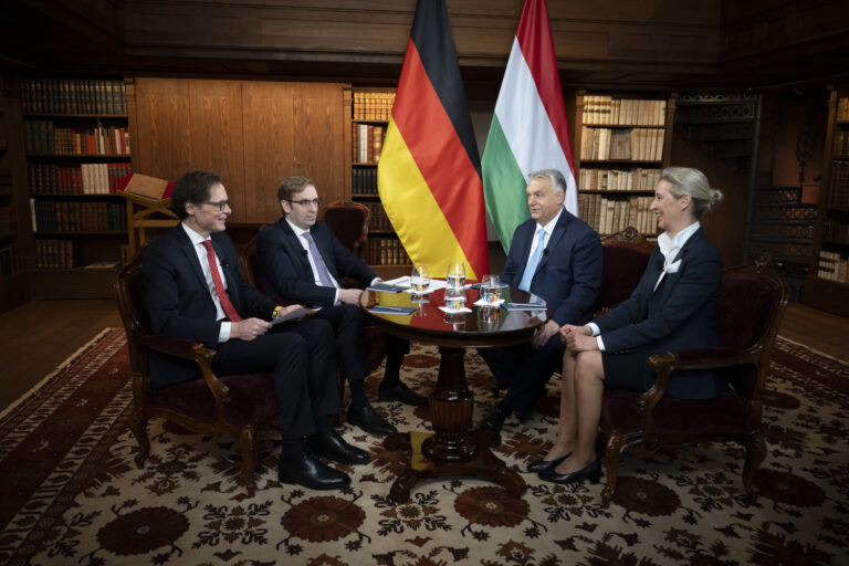 KEYPIX - epa11890146 A handout photo made available by the Hungarian PM's Press Office, shows Hungarian Prime Minister and leader of the ruling Fidesz party Viktor Orban (2-R) holding a meeting with co-chair and chancellor-designate of the Alternative for Germany (AfD) party Alice Weidel (R) at the government headquarters in Budapest, Hungary, 12 February 2025. 2025. Second from left is Zoltan Szalai, Director of Mathias Corvinus Collegium (MCC) private educational institution. (KEYSTONE/EPA/Hungarian PM's Press Office/Vivien Cher Benko) HUNGARY OUTHANDOUT EDITORIAL USE ONLY/NO SALES