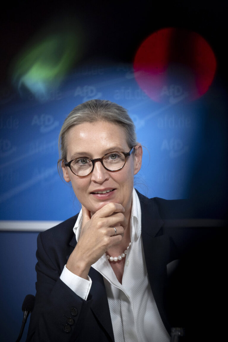 Alice Weidel, AfD Wahlnachlese DEU, Deutschland, Germany, Berlin, 10.06.2024 Alice Weidel , Co-Vorsitzende der AfD Alternative fuer Deutschland am Tag nach der Europawahl zum Thema Wahlnachlese zu den Medien 10. Juni 2024 in Berlin Deutschland . Die AfD belegte mit 15,9 % der Stimmen den zweiten Platz und lag damit vor allen einzelnen aktuellen deutschen Regierungsparteien en: Alice Weidel , co-leader of the AfD , Alternative for Germany speaks to the media the day after European parliamentary elections on June 10 2024 in Berlin Germany . The AfD finished in second place with 15.9% of the vote, ahead of all of the individual current German government coalition parties *** Alice Weidel, AfD Wahlnachlese DEU, Deutschland, Germany, Berlin,