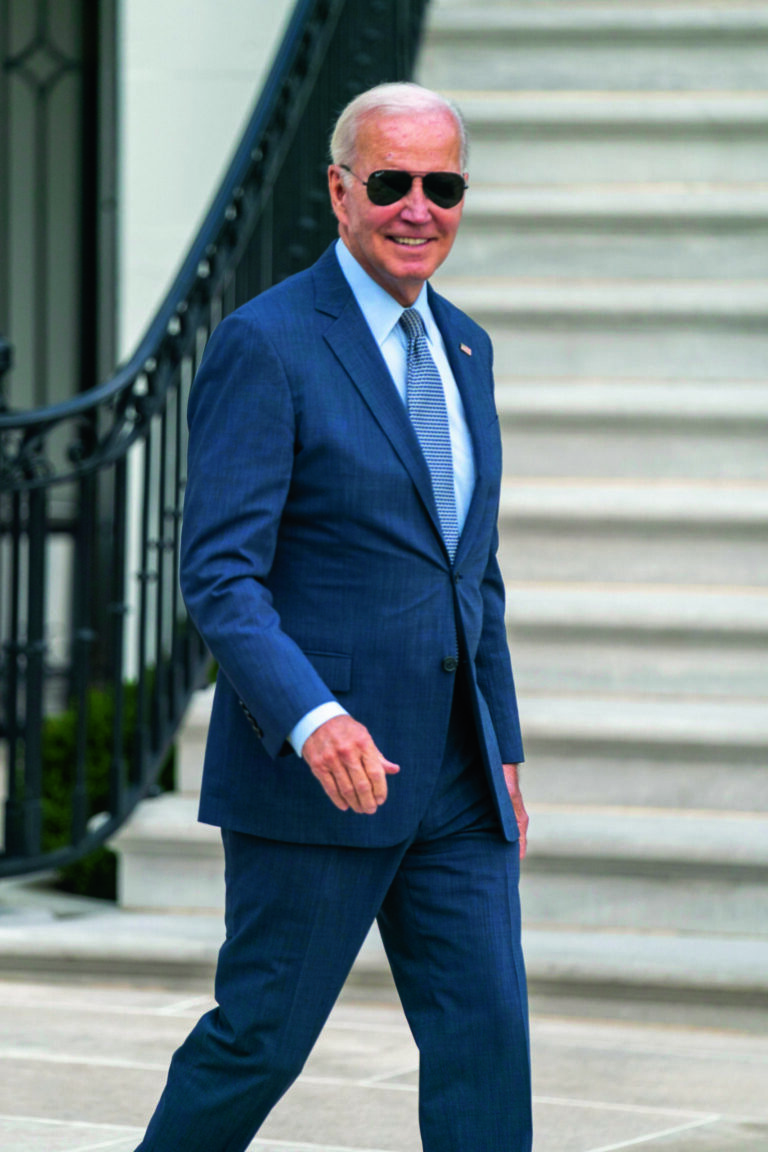 United States President Joe Biden walks to board Marine One on the South Lawn of the White House in Washington, DC, USA, 11 August 2023. President Biden is departing to spend the weekend in Rehoboth Beach, Delaware. PUBLICATIONxNOTxINxUSA Copyright: xShawnxThewx/xPoolxviaxCNPx/MediaPunchx