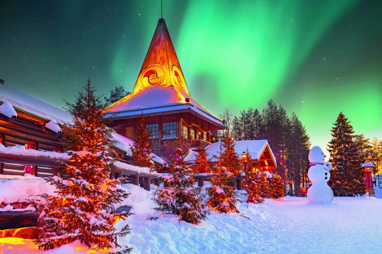 February 2022, Rovaniemi, Finnish Lapland, Finland. Northen lights above the village of Santa Claus is a big tourist attraction in Rovaniemi in February. Rovaniemi is the provincial capital of Finnish Lapland and is situated on the Arctic Circle, it is also the official hometown of Santa Claus.