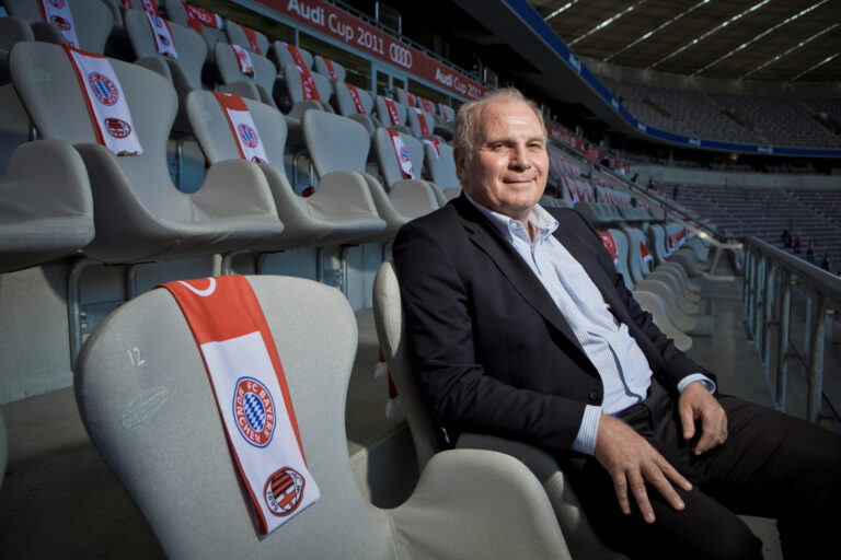 Ulrich Hoeness, ?Uli?, FC Bayern Muenchen, 
Praesident des FC Bayern Muenchen e.V. und Vorsitzender des Aufsichtsrats der FC Bayern Muenchen AG, in der Allianz Arena in Muenchen, Portrait, Sport, Fussball, Funktionaer, 
Europa, Deutschland, Muenchen, 07.2011 

(Bildtechnik: sRGB, 60.16 MByte vorhanden)


English: Ulrich 